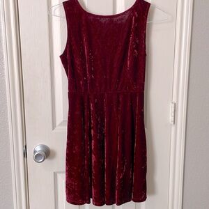 Velvet burgundy dress. Size M from Forever 21.